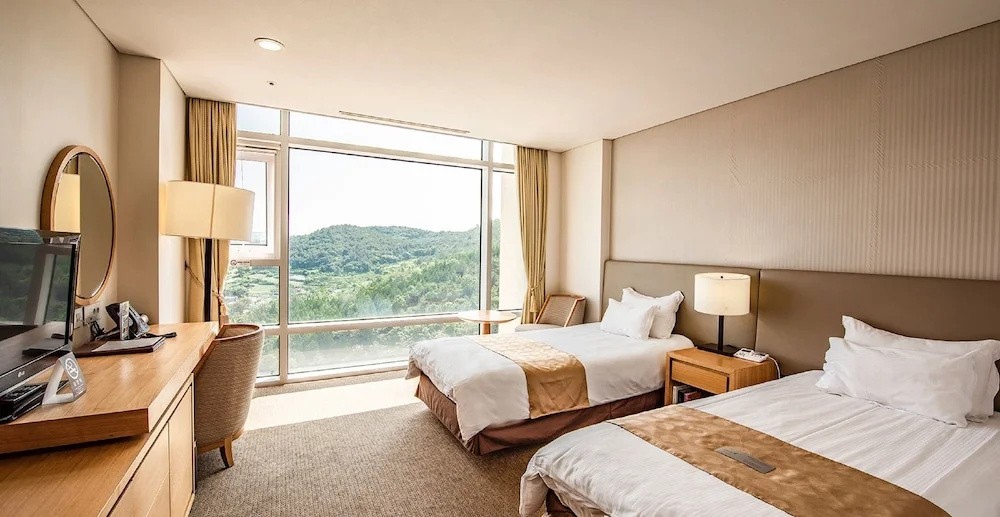 Standard Double room with partial ocean view (twin beds)