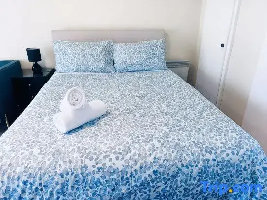 Merivale Court Studio-Unit 6