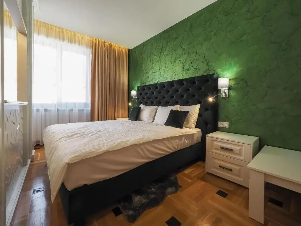 Deluxe Double room (full double bed)