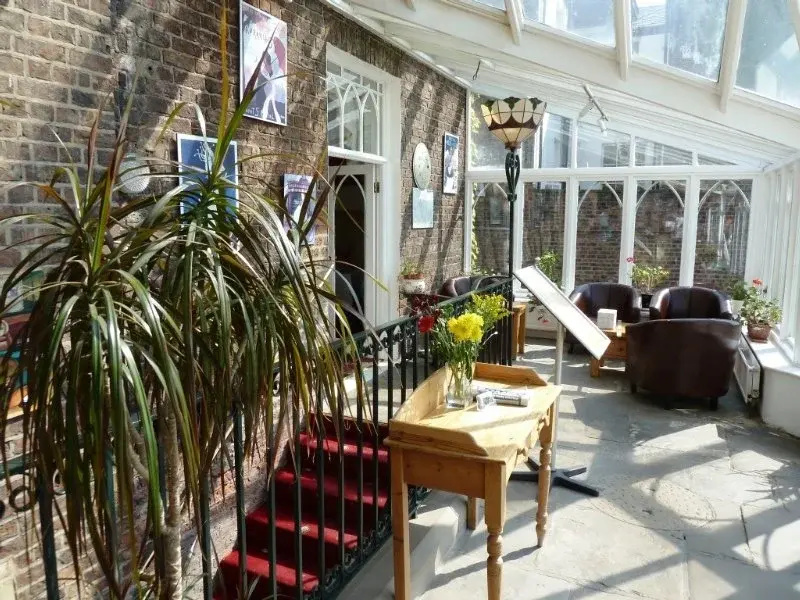 Knavesmire Manor - Général