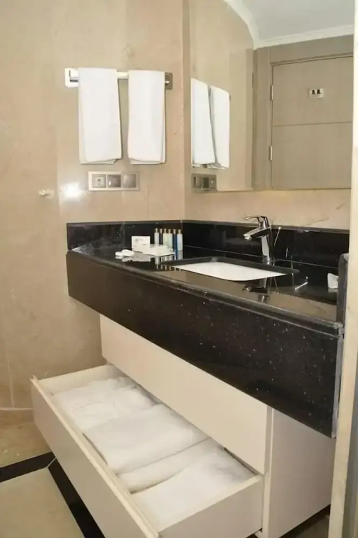 Deluxe Double room with sea view (full double bed)