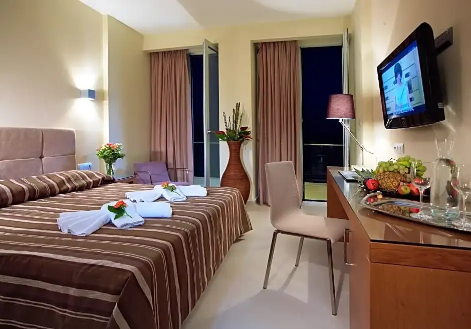 Standard Double room with sea view (full double bed)