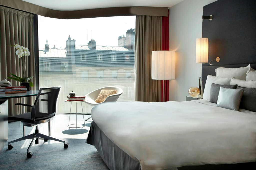 Отель Renaissance Paris Arc de Triomphe Hotel в Париже