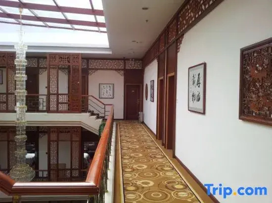 Lobby & Reception