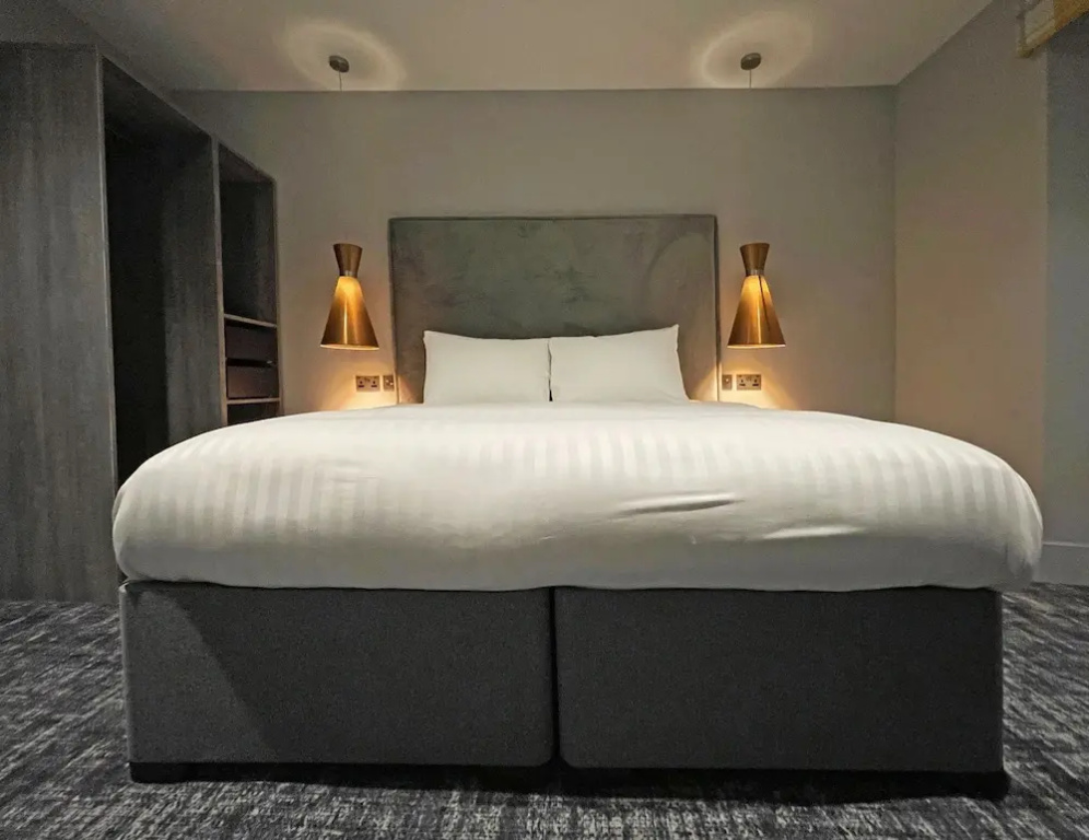 Deluxe Double room (full double bed)