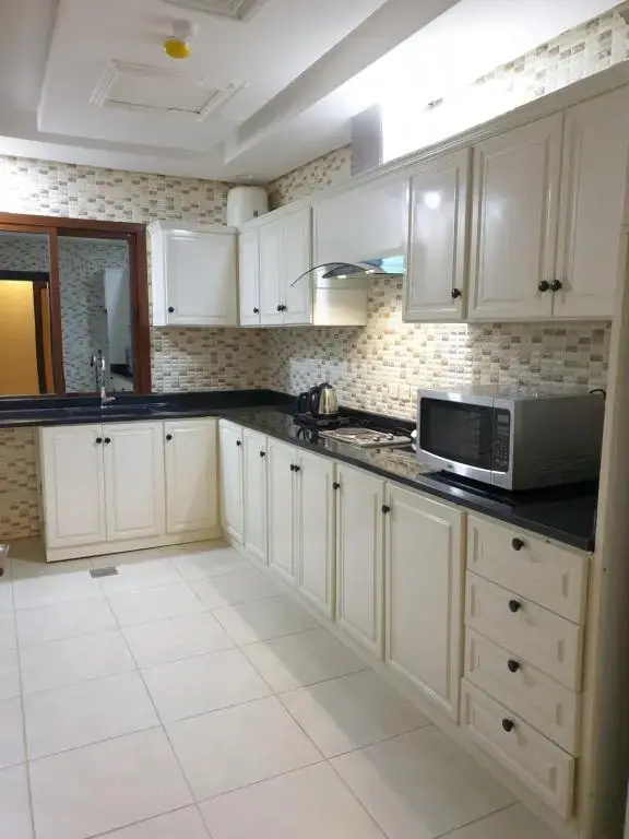 3 Bedrooms Apartment