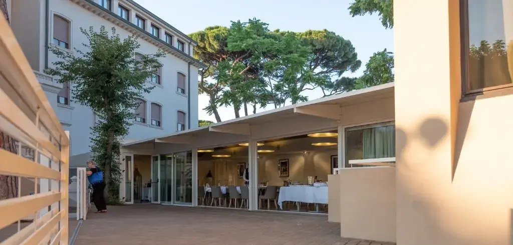 Hotel De la Ville