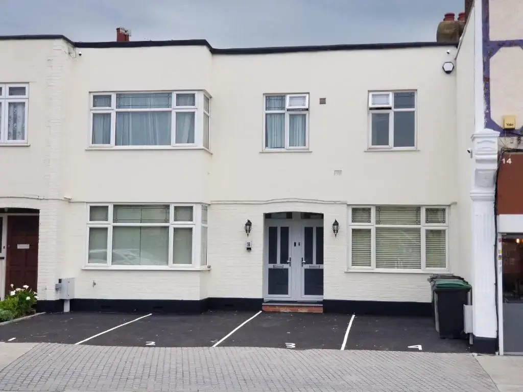 London Luxury Apartments 1min walk from Underground, with FREE PARKING FREE WIFI