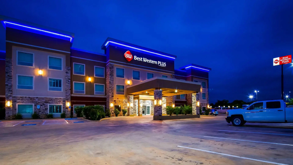 Best Western Plus Lytle Inn & Suites