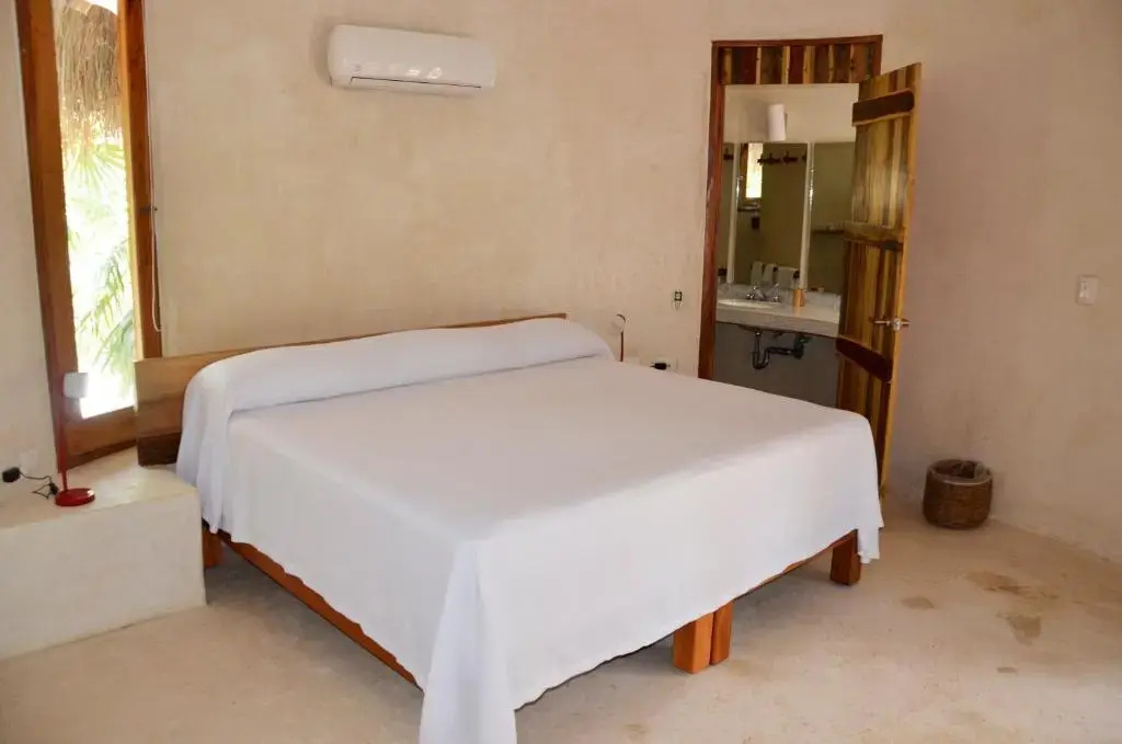 Standard room with partial ocean view