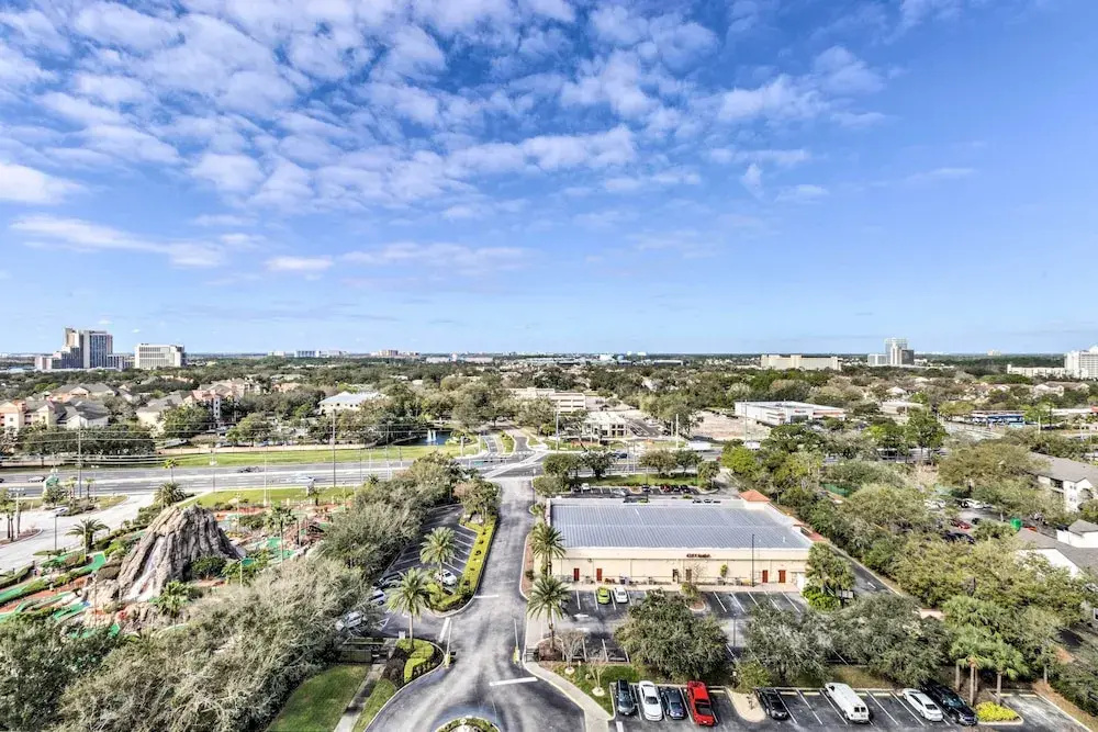 Family Resort Condo w/ 2 Pools: 1 Mi to Disney!