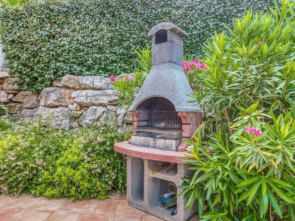 Splendid Villa With Private Pool On Secure Private Domain 16 Km From Ste Maxime