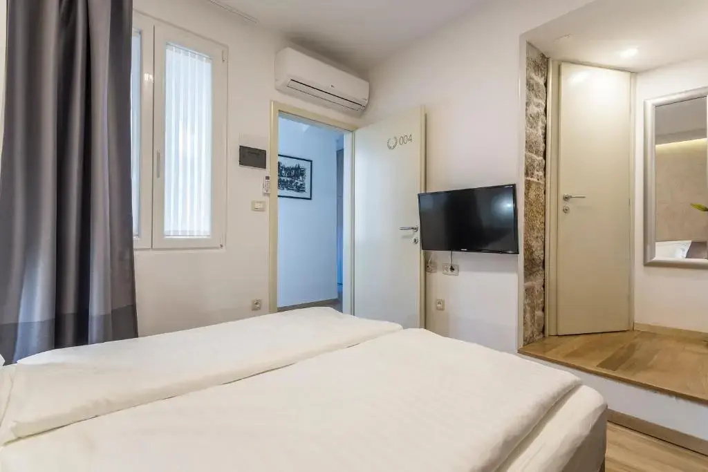 Economy room