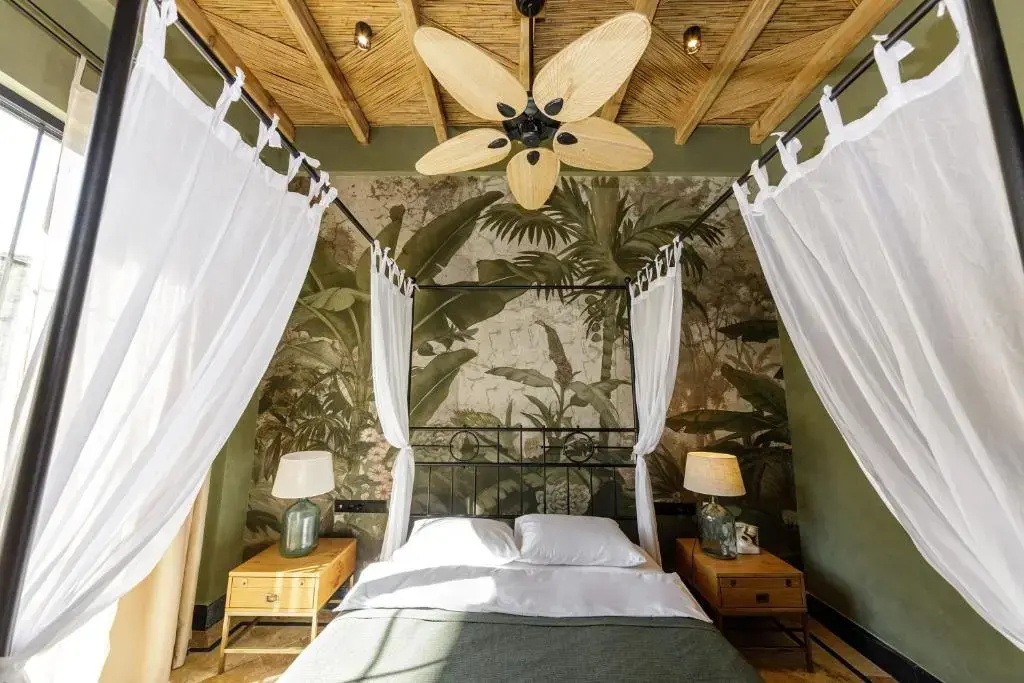 Deluxe Double room (full double bed)