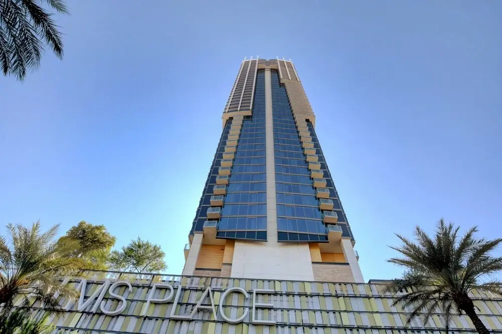 Full Strip Views - Open Balconies - Free Parking Jacuzzi Tub - High Floor