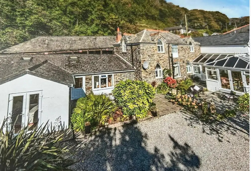 1 Bed Flat - Sleeps 2 -patio - Parking - Coastal