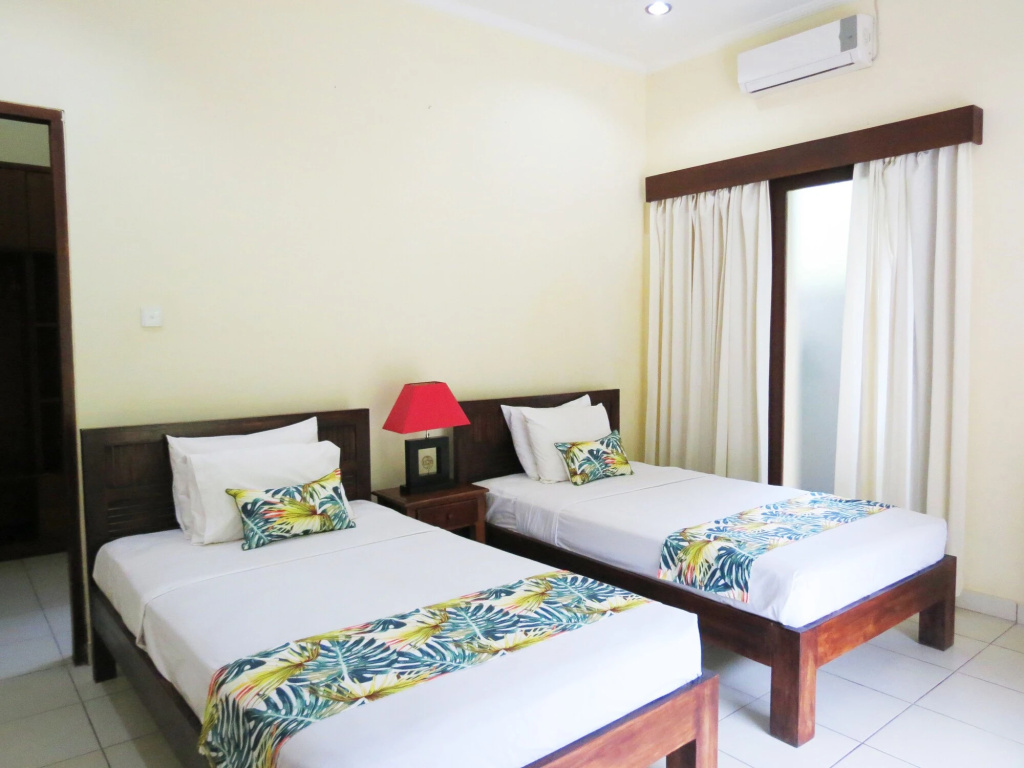 Отель Medewi Bay Retreat в Бали