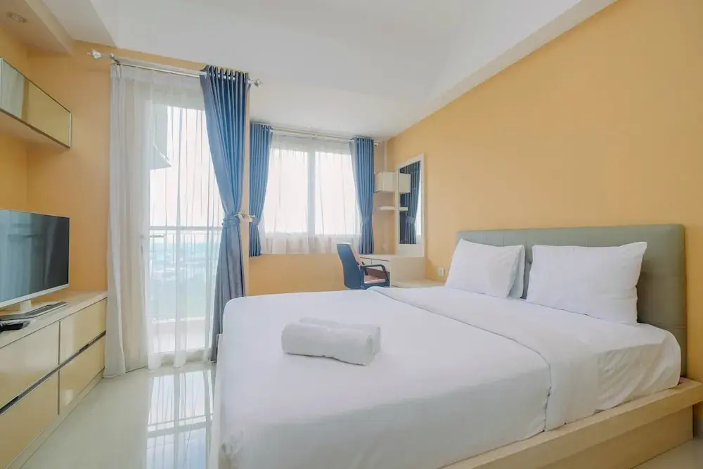 Minimalist Studio at the Oasis Apartment Near Waterboom Cikarang