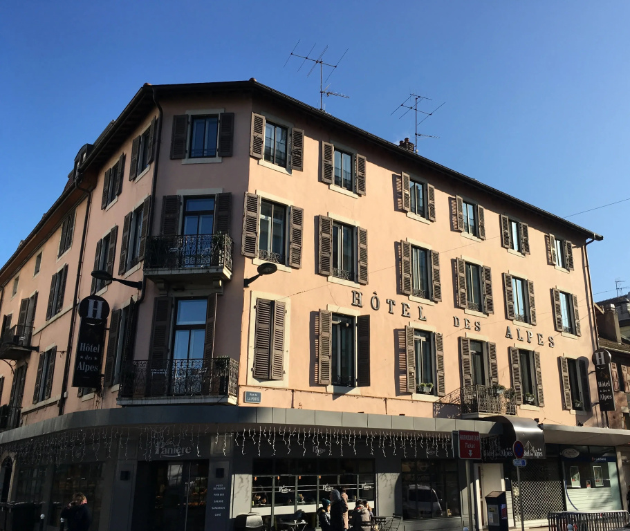 Voir la photo 1 — Hôtel des Alpes