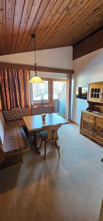 2 Bedrooms Classic Apartment with mountain view