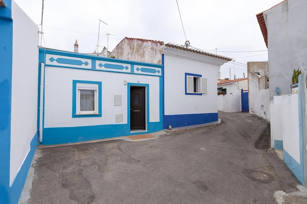 A28 - Castela Street Townhouse in Espiche