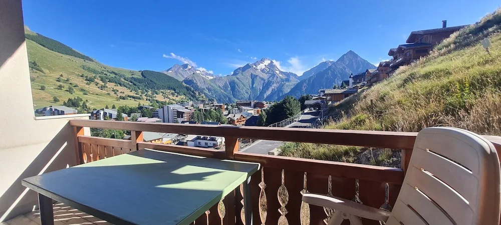 Spacious Apartment in Les Deux Alpes