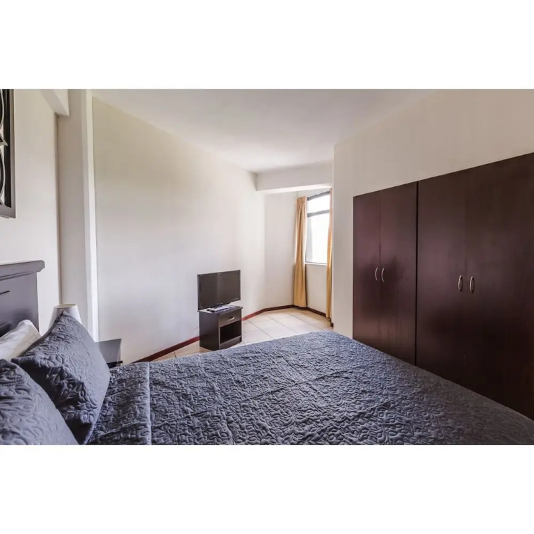 Sophistidated 2 BDRM Apartment @ Zona 14 — фото 4