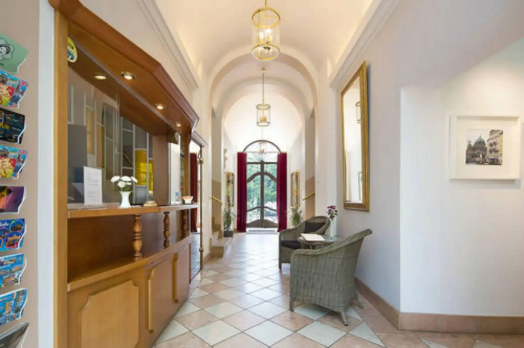 Gold Hotel - Général