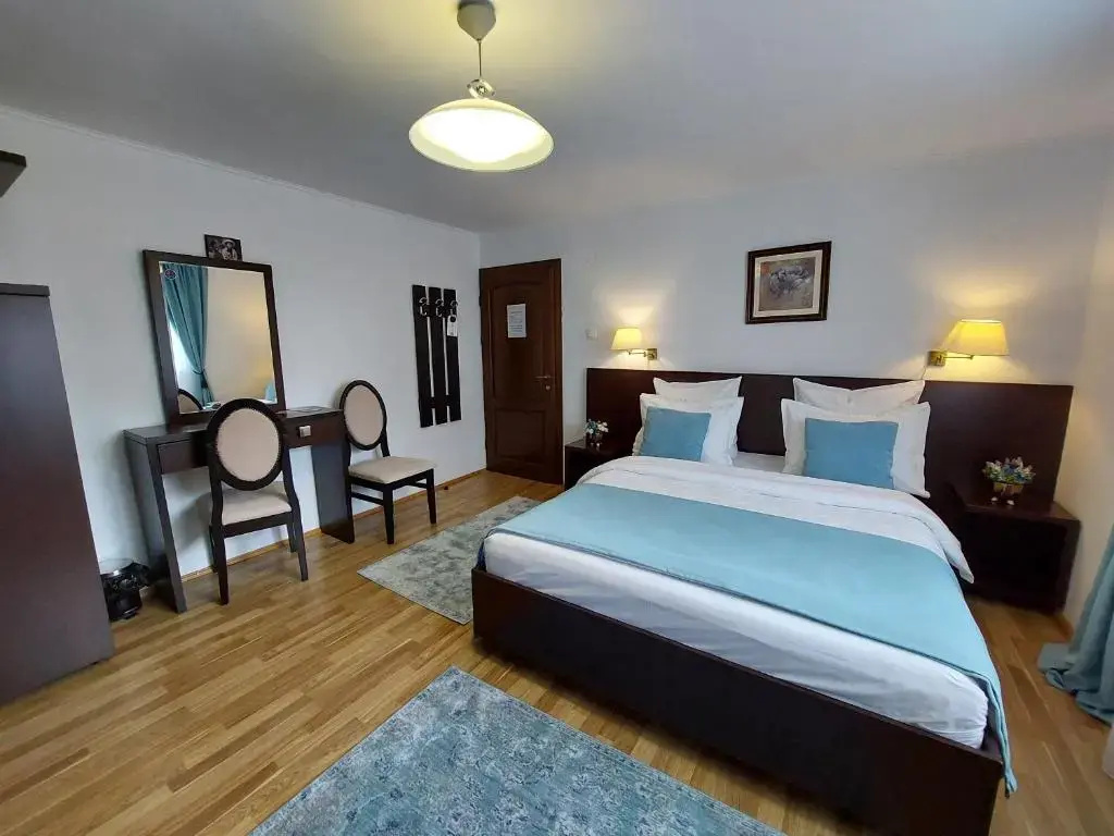 Deluxe Double room with balcony full double bed