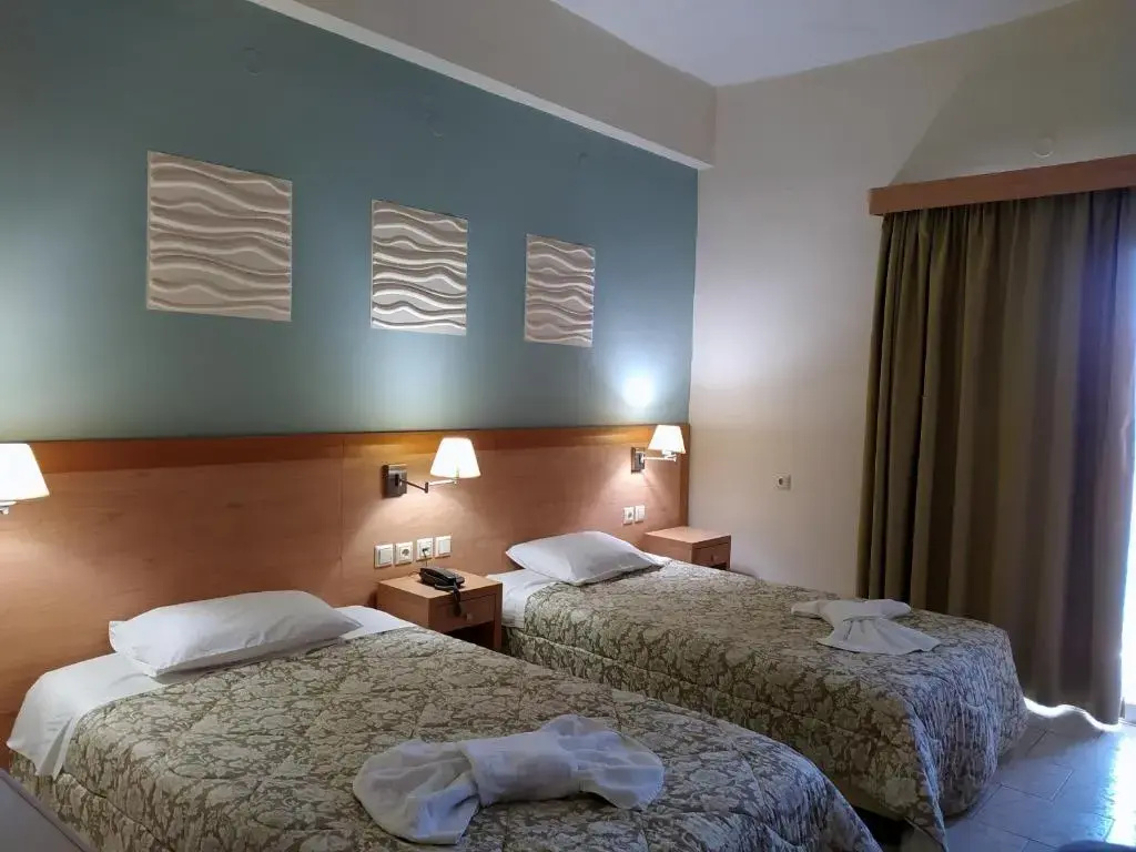 Standard Double room with sea view (full double bed)
