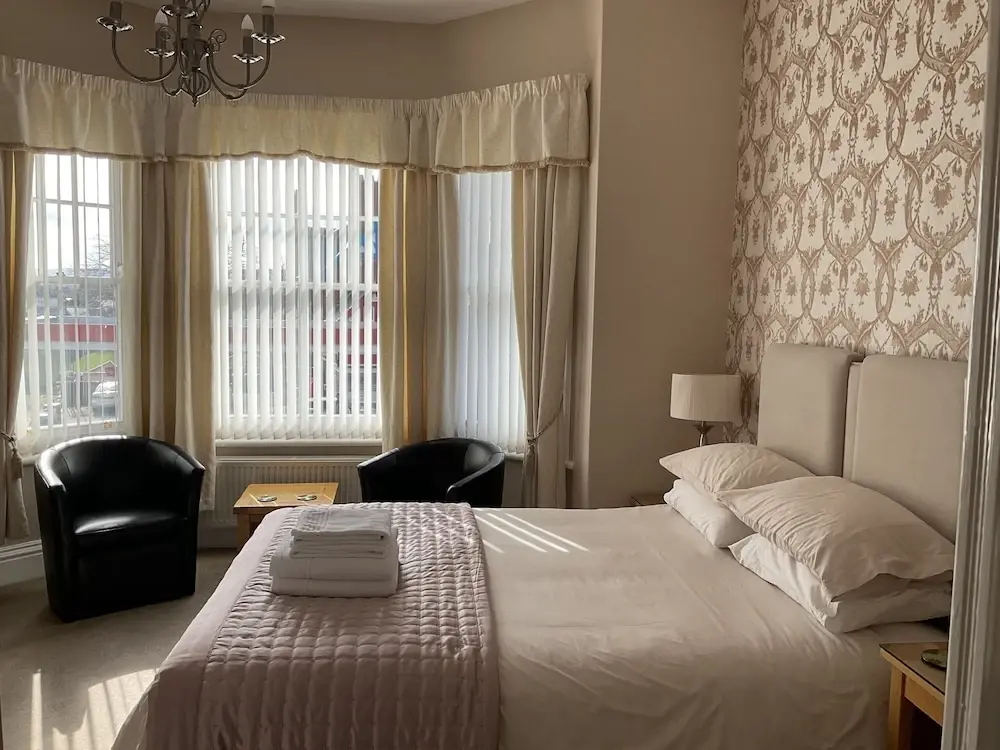 Superior Double Cottage full double bed