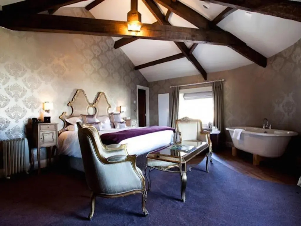 Deluxe Double room (full double bed)
