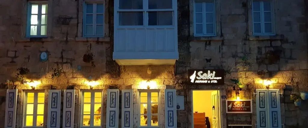 Saki Alaçatı Otel & Meyhane