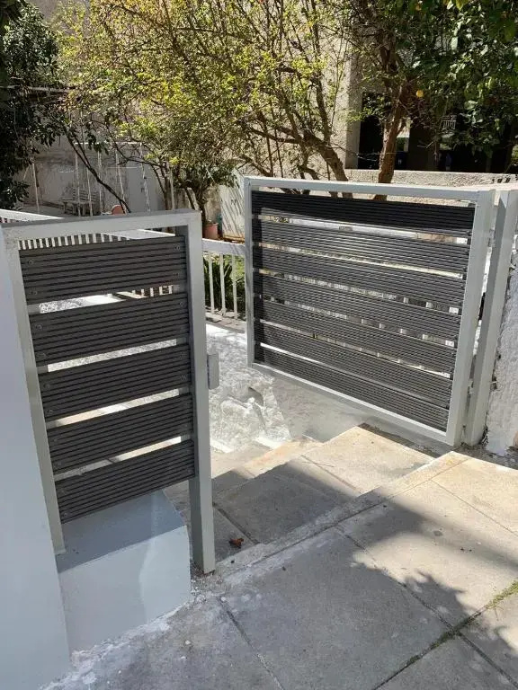 Santorini studio for 2 person in Athens near sea& center