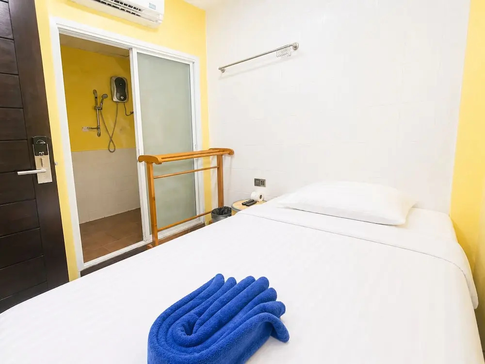 Отель Sukhum Khaosan Au Bon Hostel в Бангкоке