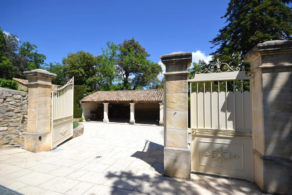 Villa in Provence Near Vaison-la-romaine