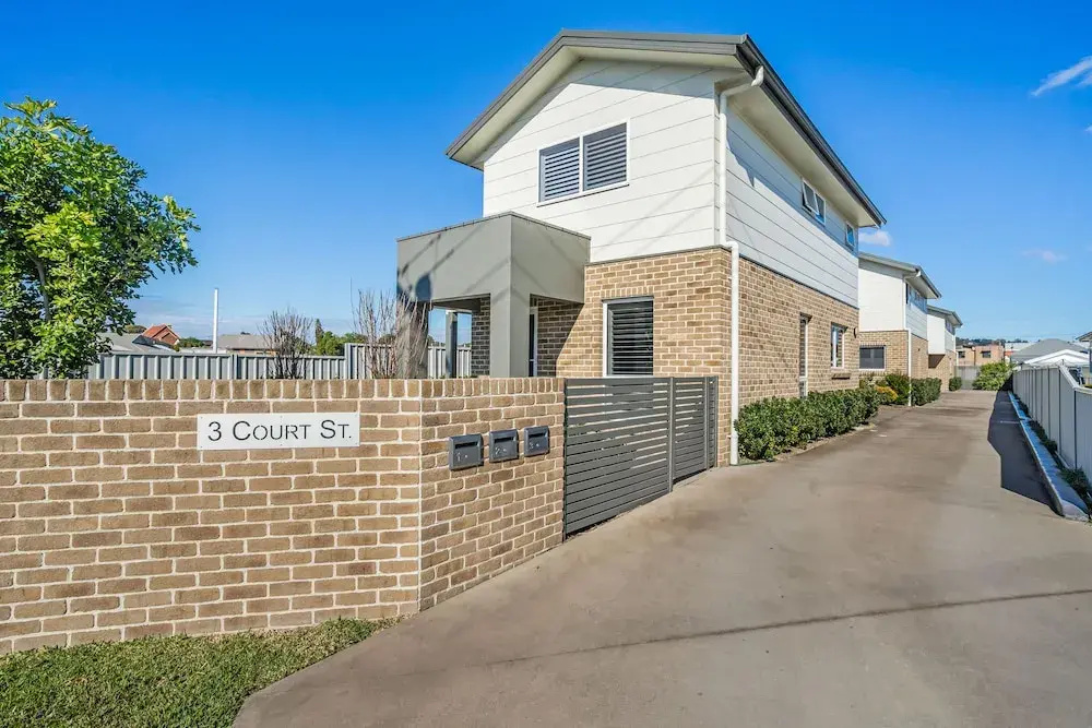 Newcastle Short Stay Apartments - Adamstown Townhouses