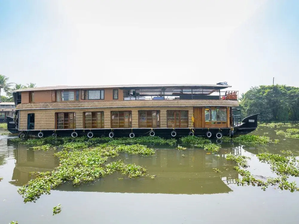 Oyo 24920 Indraprastha Royal Castle Sharing Houseboat