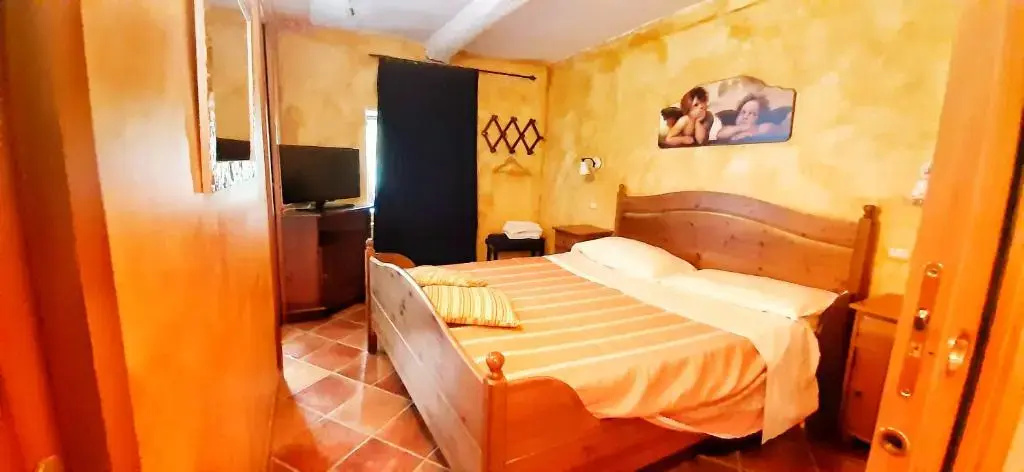 Standard Double room (full double bed)