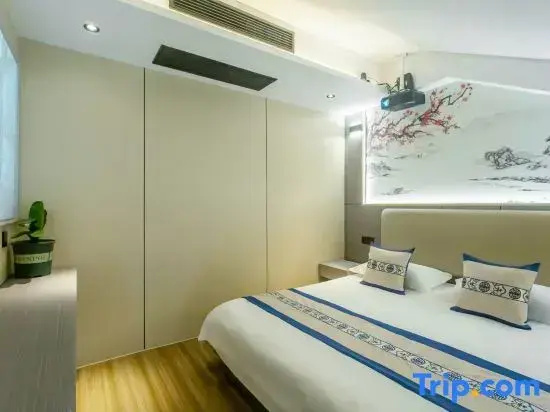 Double Attic Apartment with balcony (full double bed)