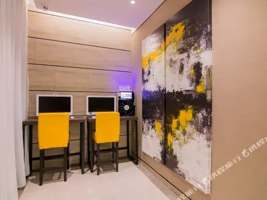 Lobby & Reception