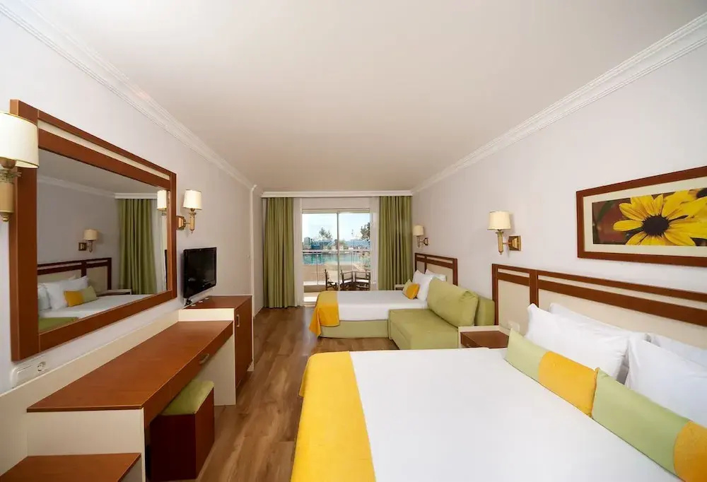 Standard Triple room with balcony