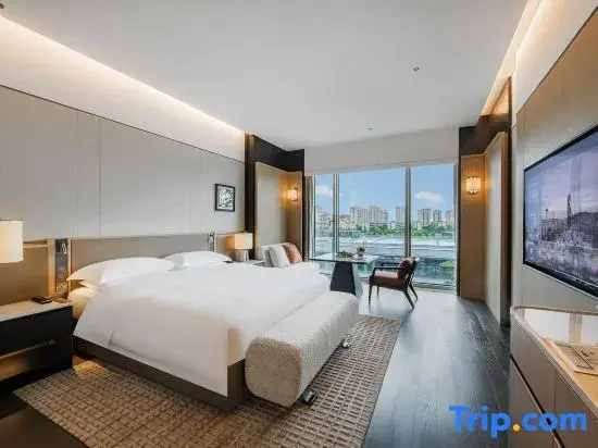 Luxury Double room with lake view (full double bed)