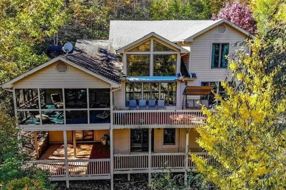 Dogwood On The Lake At Rumbling Bald Resort 5 Bedroom Home