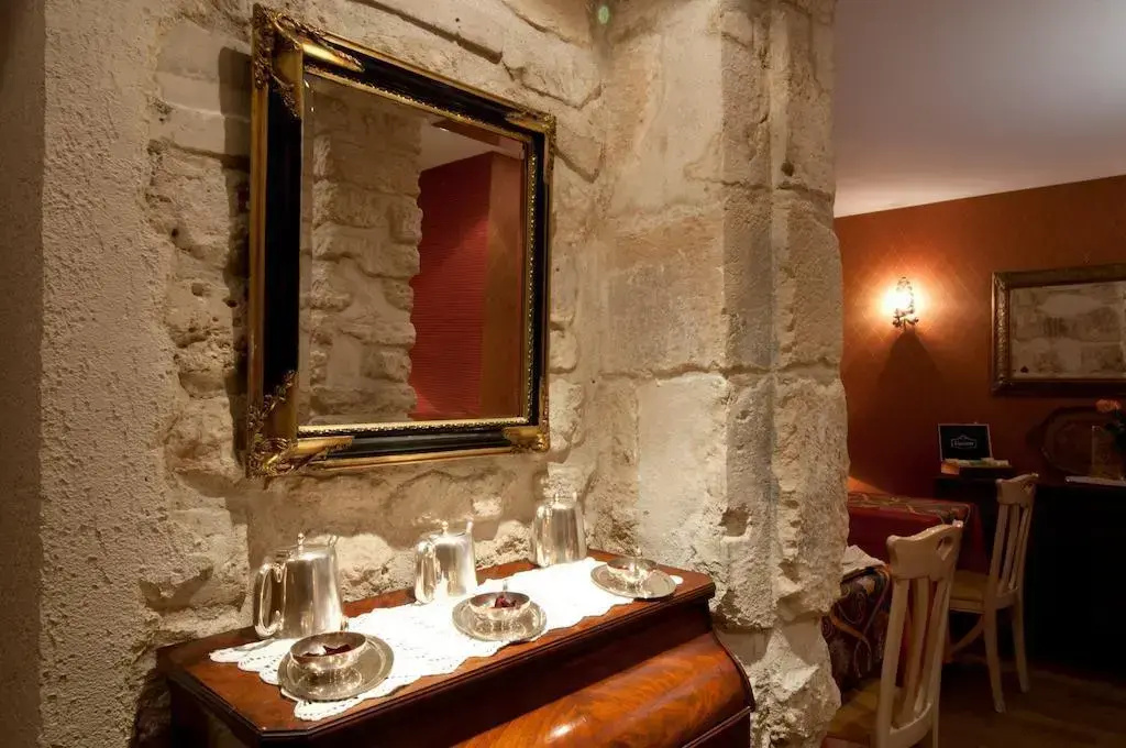 Relais Hotel Du Vieux Paris 19