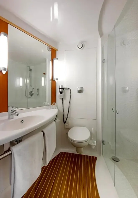 Hotel ibis Friedrichshafen Airport Messe - Chambres