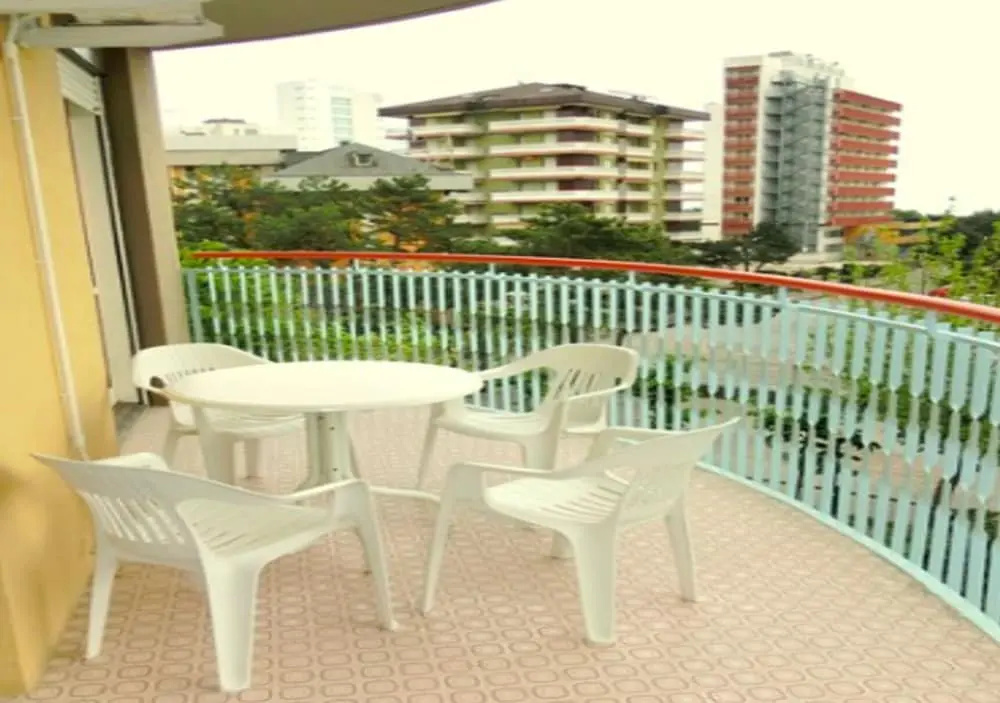Comfortable Apartment Near the Beach With Pool