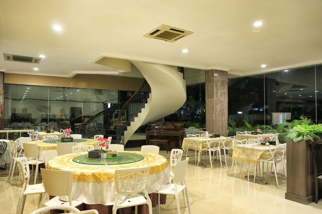 Food & Beverage