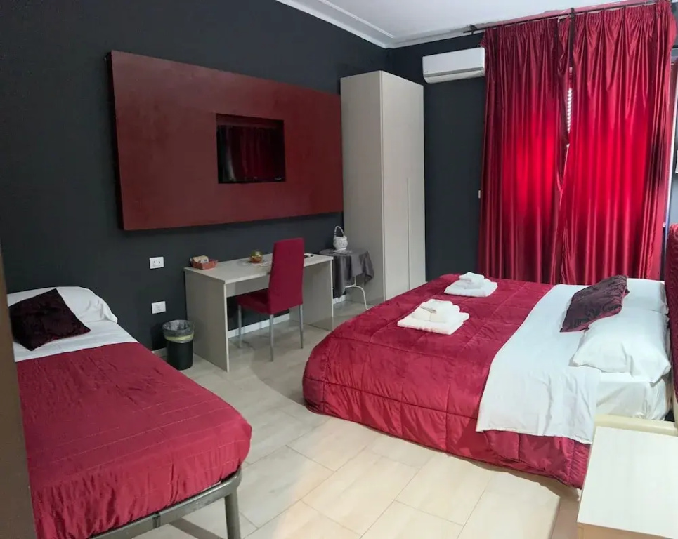 Deluxe Triple room with city view