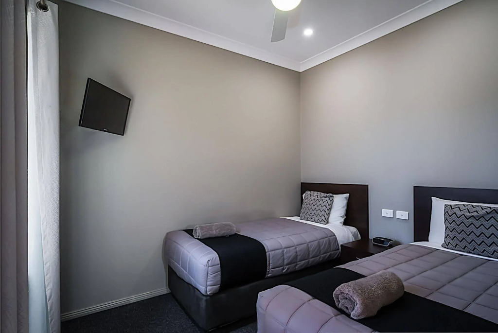 Akuna Motor Inn by null